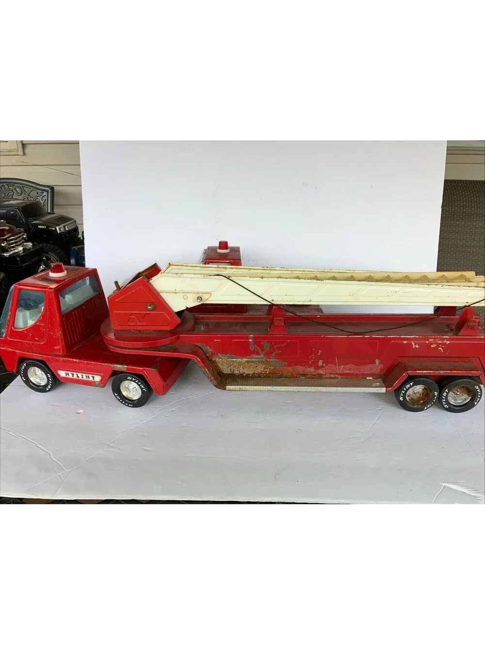 Vintage 1970’s Nyline Aerial Hook-n-ladder Metal Fire truck 30.5 Inch 2 Cabs